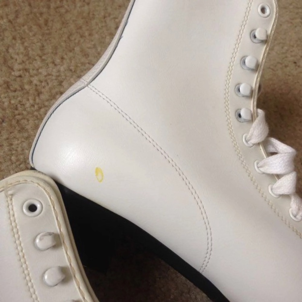 Figure skates